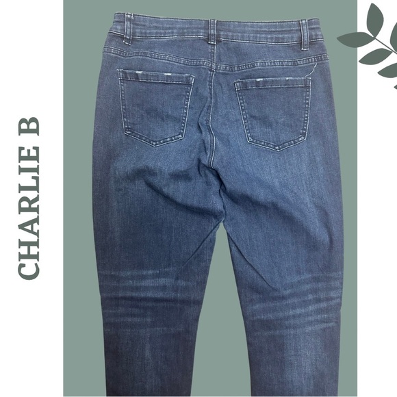 🛍️3/$40 Charlie B Skinny Blue Jeans Distressed
Pockets Whiskering Size 6 - Picture 4 of 7